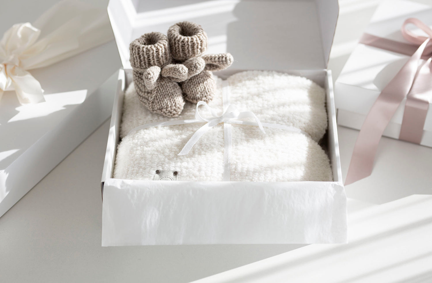 Dovanų rinkinys dėžutėje "Balti minkštumo kerai"