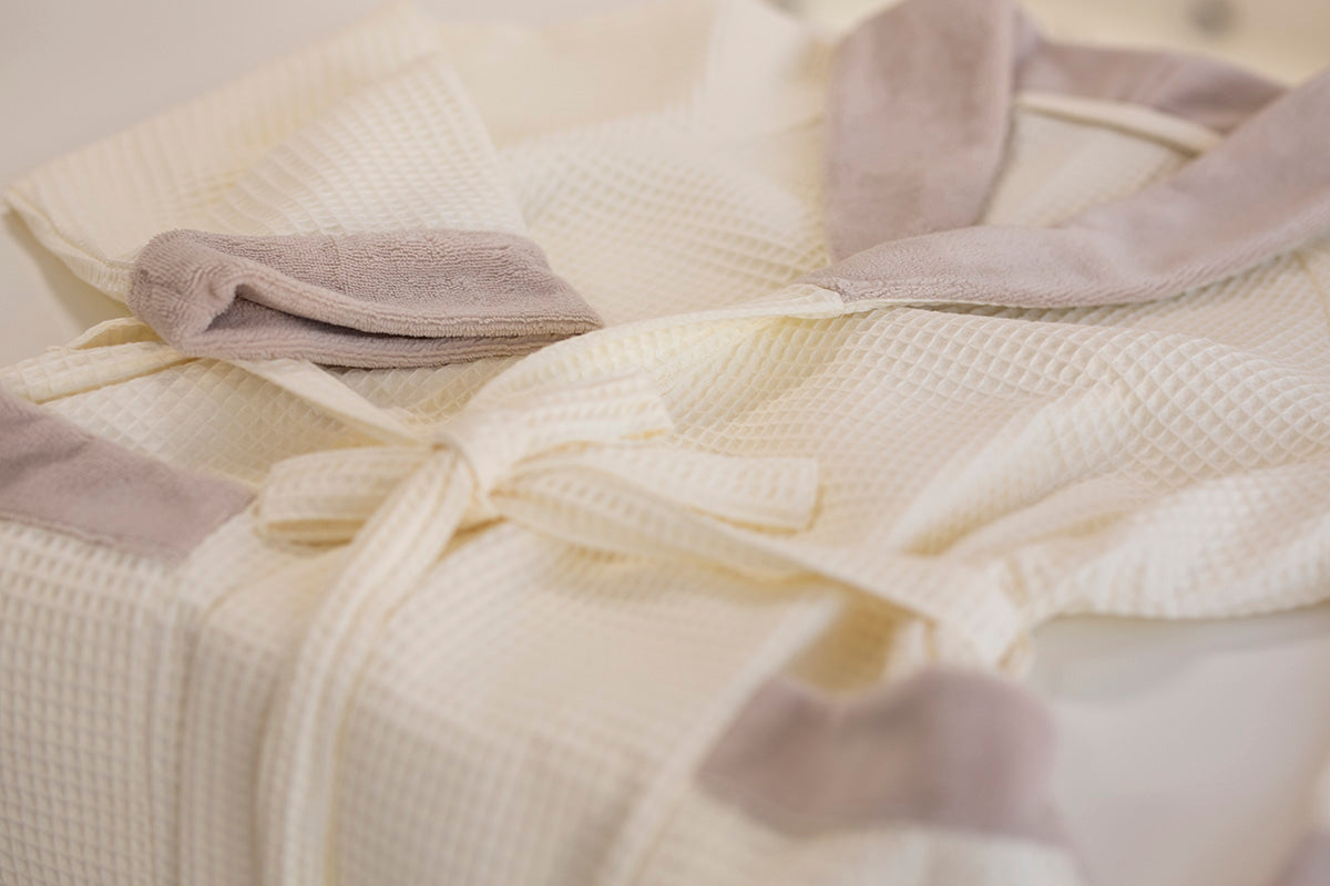 Chalatas suaugusiems iš vaflinio audinio "Rytas", vanilinis