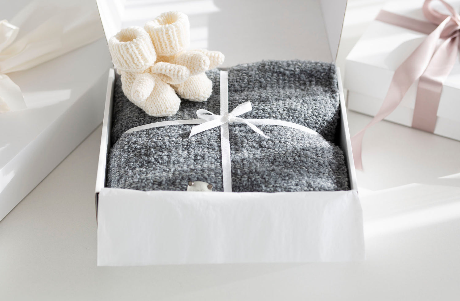 Dovanų rinkinys dėžutėje "Pilki minkštumo kerai"