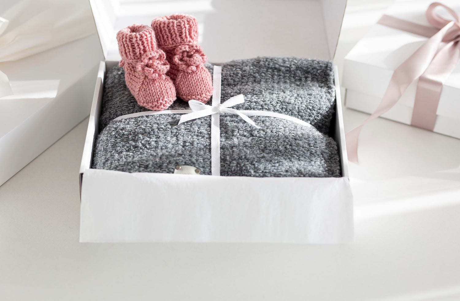 Dovanų rinkinys dėžutėje "Pilki minkštumo kerai"