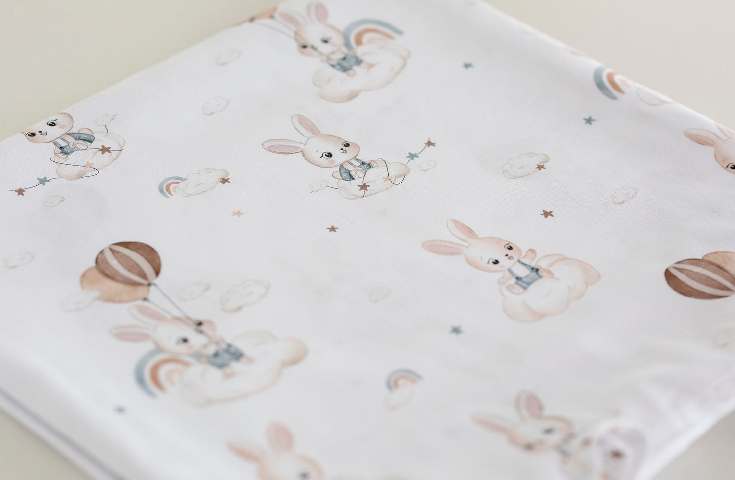 Deluxe medvilninė patalynė „Zuikučiai debesyse“