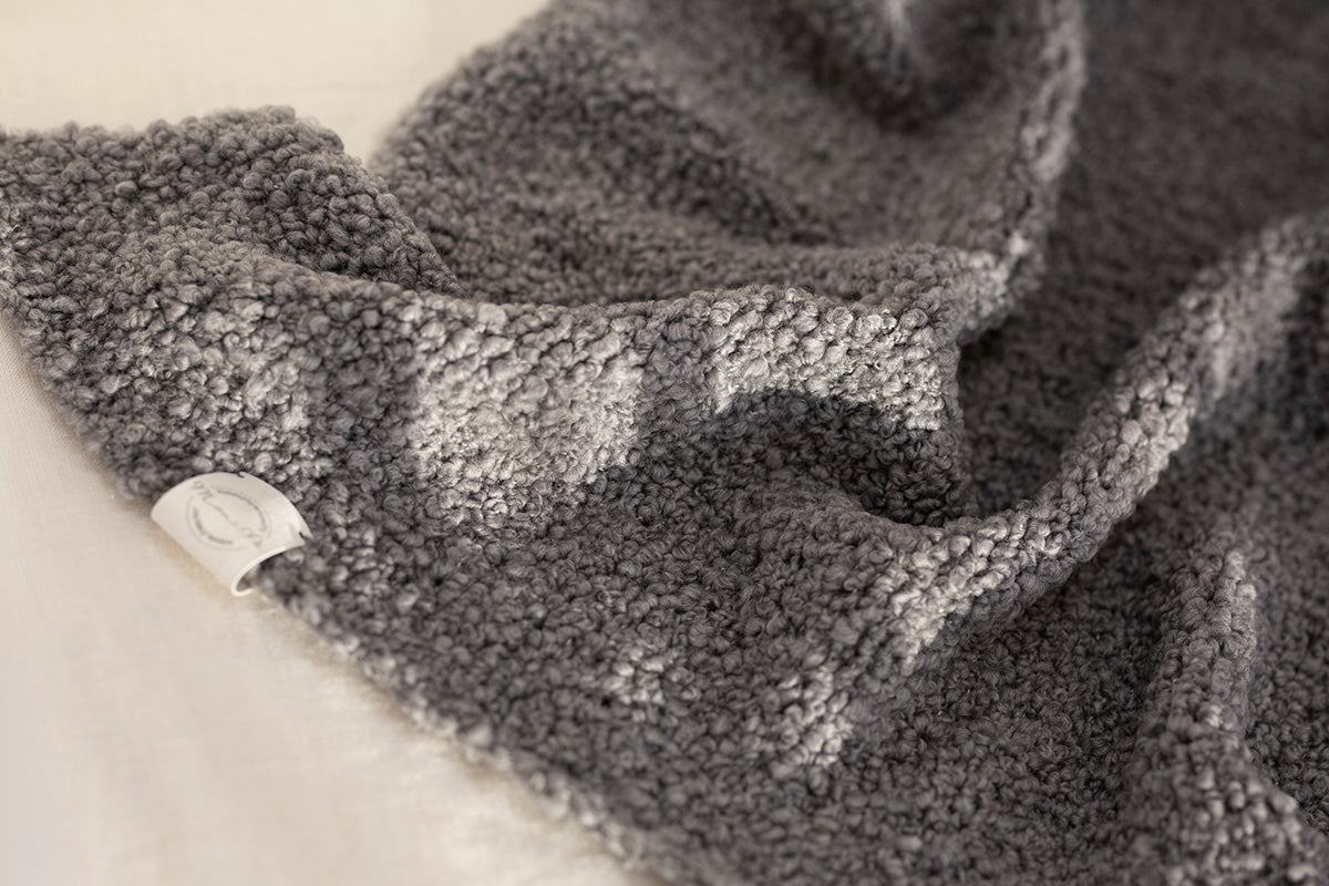 Merino vilnos pledukas "Pilkas apkabinimas"