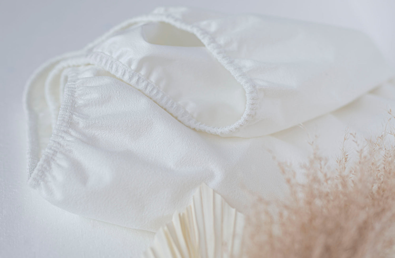 Neperšlampanti paklodė su guma "Balta"