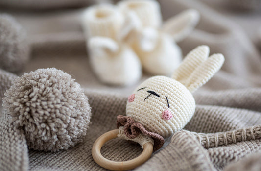 Crocheted rattle-chew "Vanilla Bunny"