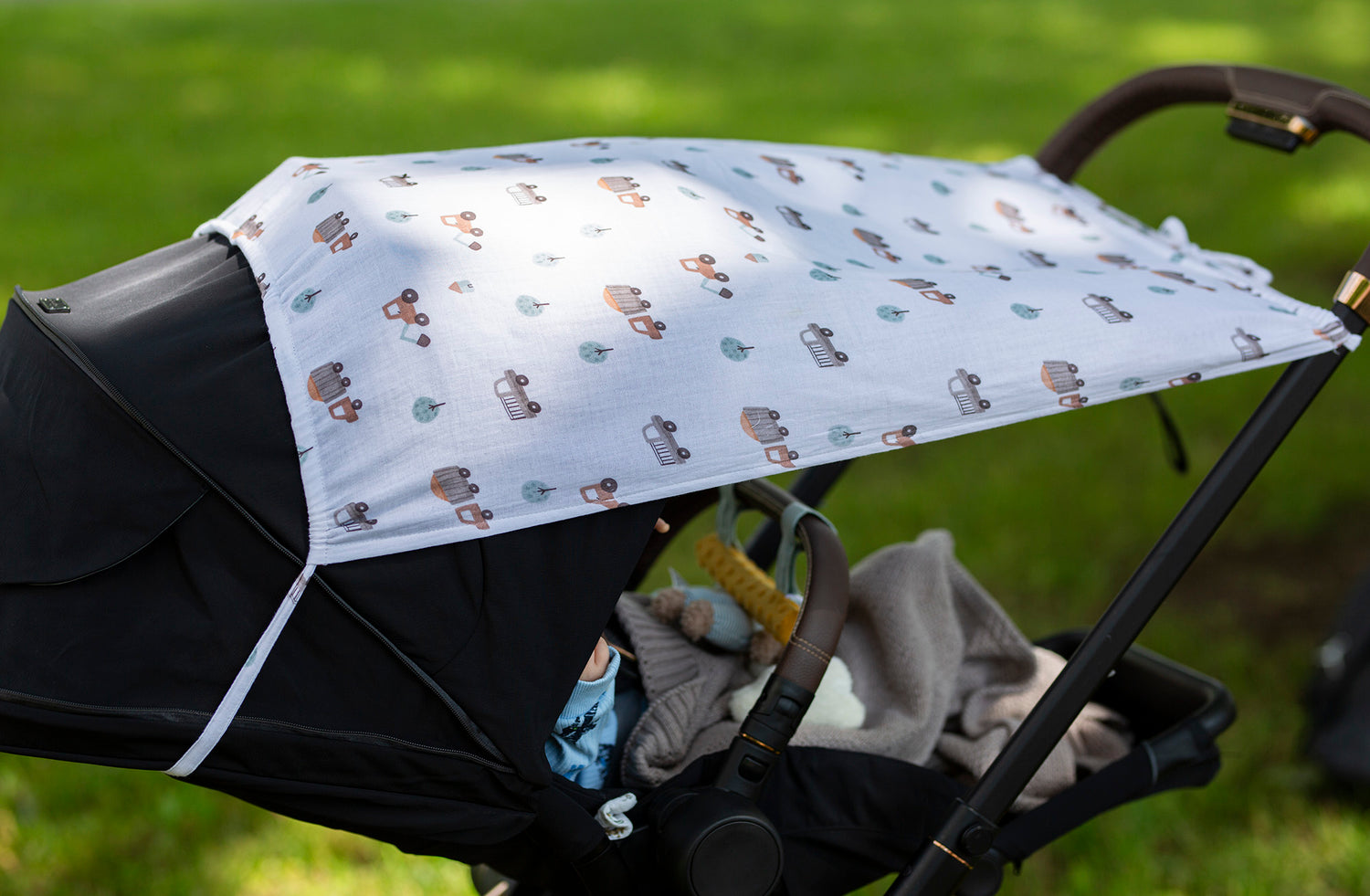 Vežimėlio apsauga nuo saulės su užrišama juostele iš muslino