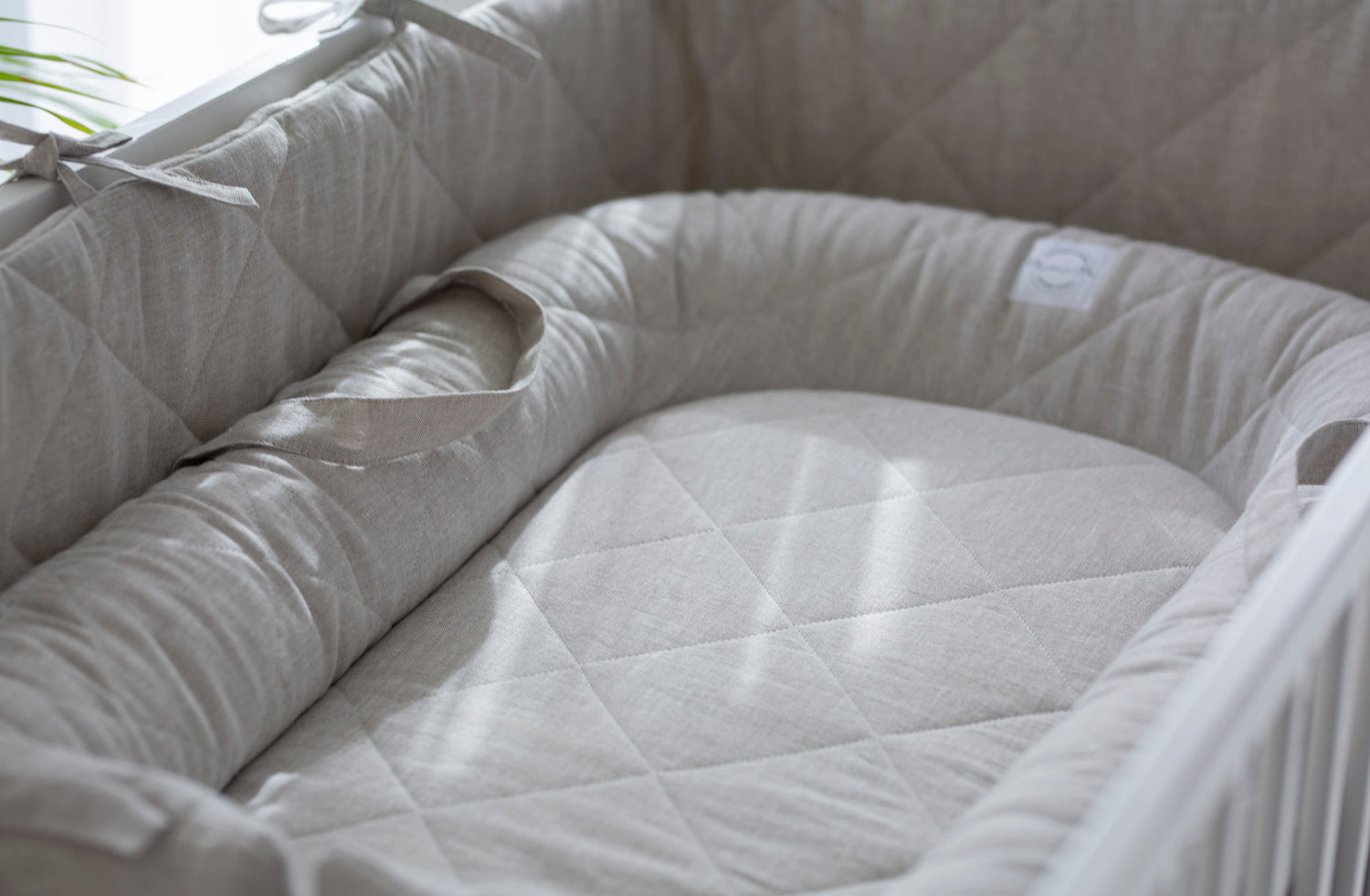 Premium 100% lino lizdelis - gultelis kūdikiams su tvirtu pagrindu "NUMA"