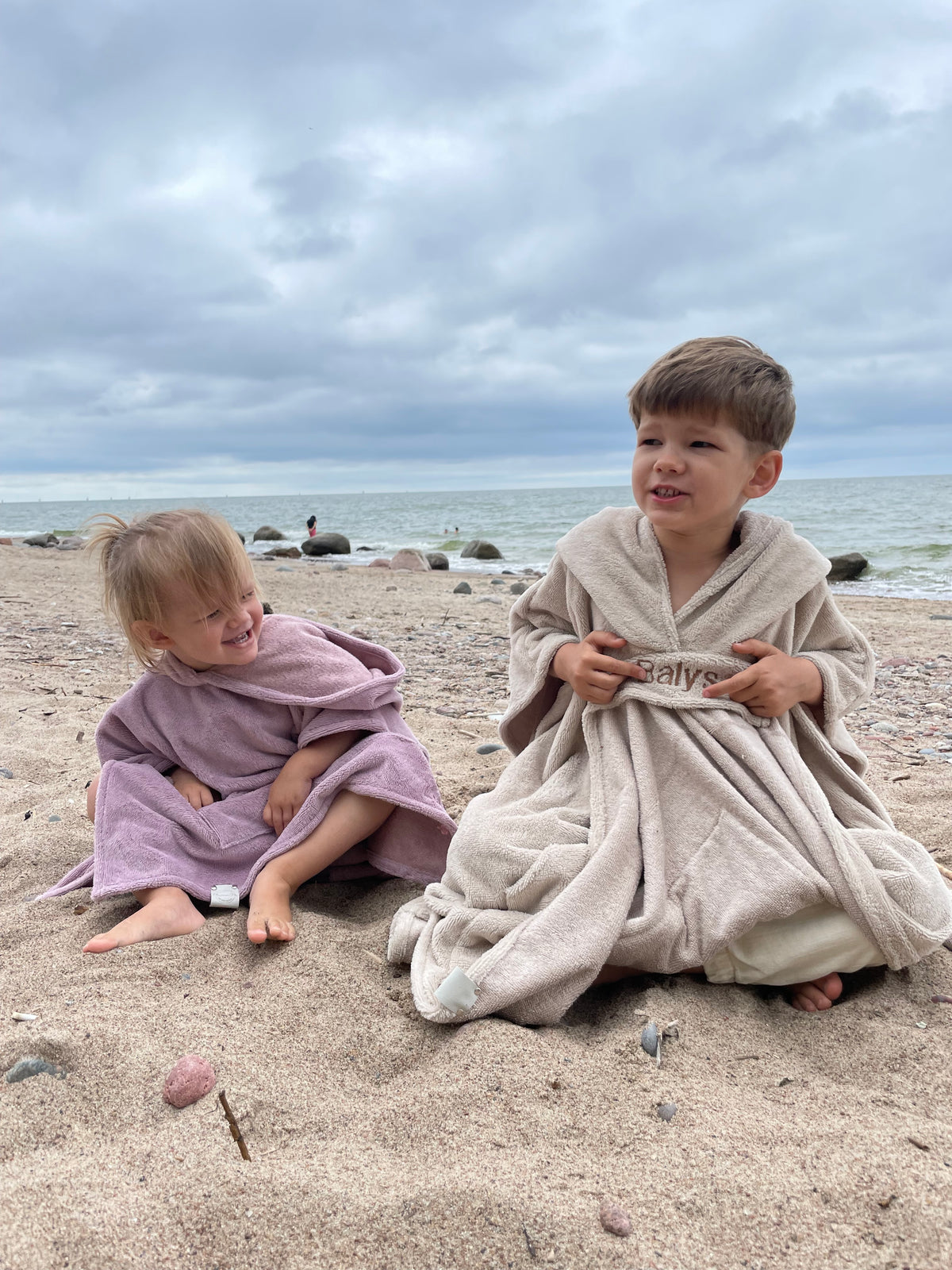 Vaikiškas pončas - rankšluostis su gobtuvu iš bambuko ir medvilnės