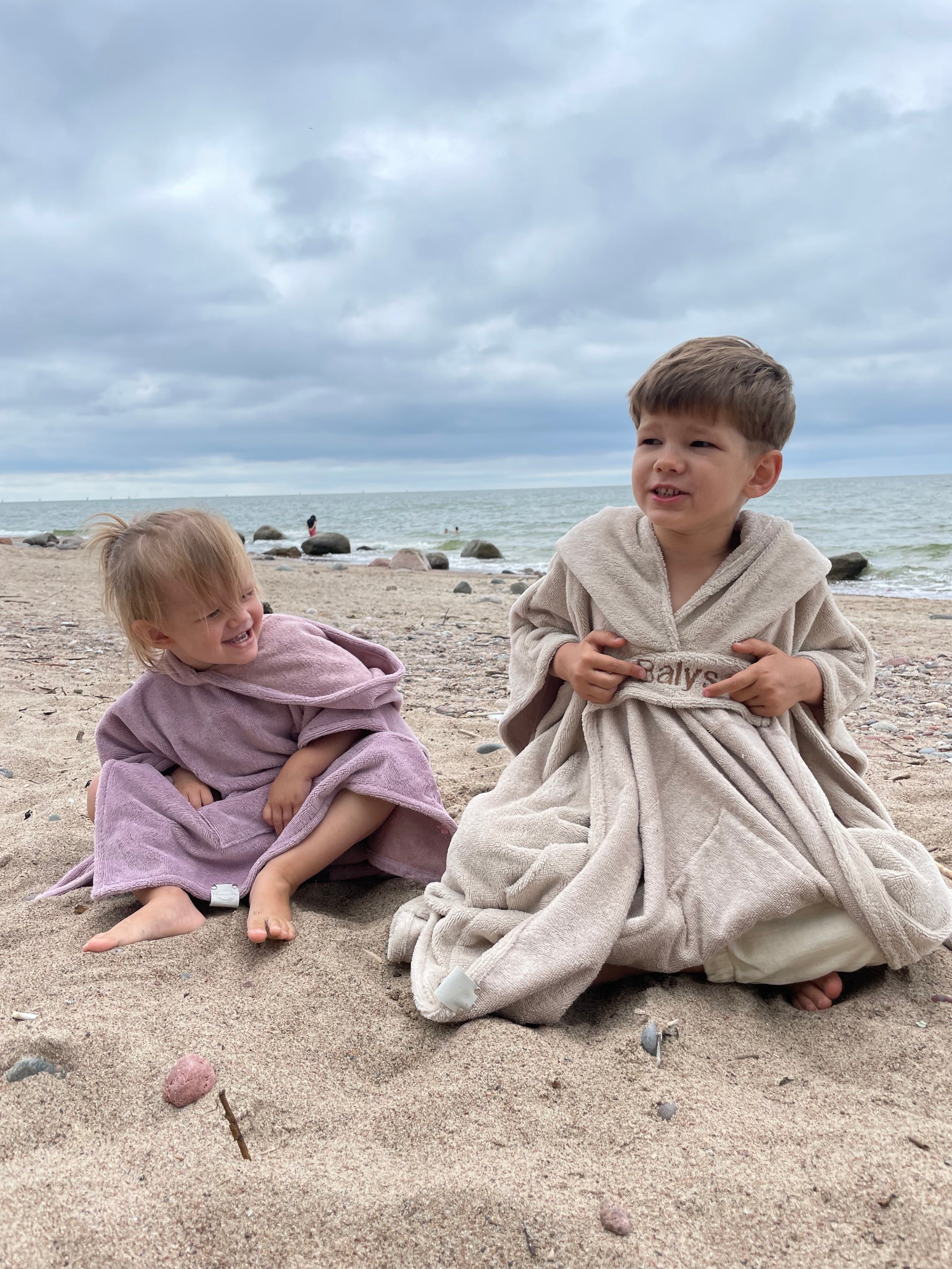 Vaikiškas pončas - rankšluostis su gobtuvu iš bambuko ir medvilnės