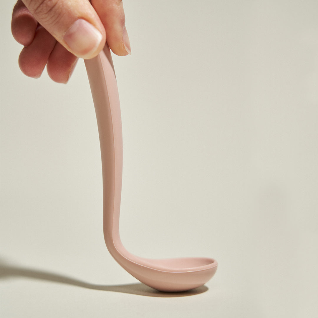 Mother-K silikoninis šaukštelis, su dėklu, +6 mėn.