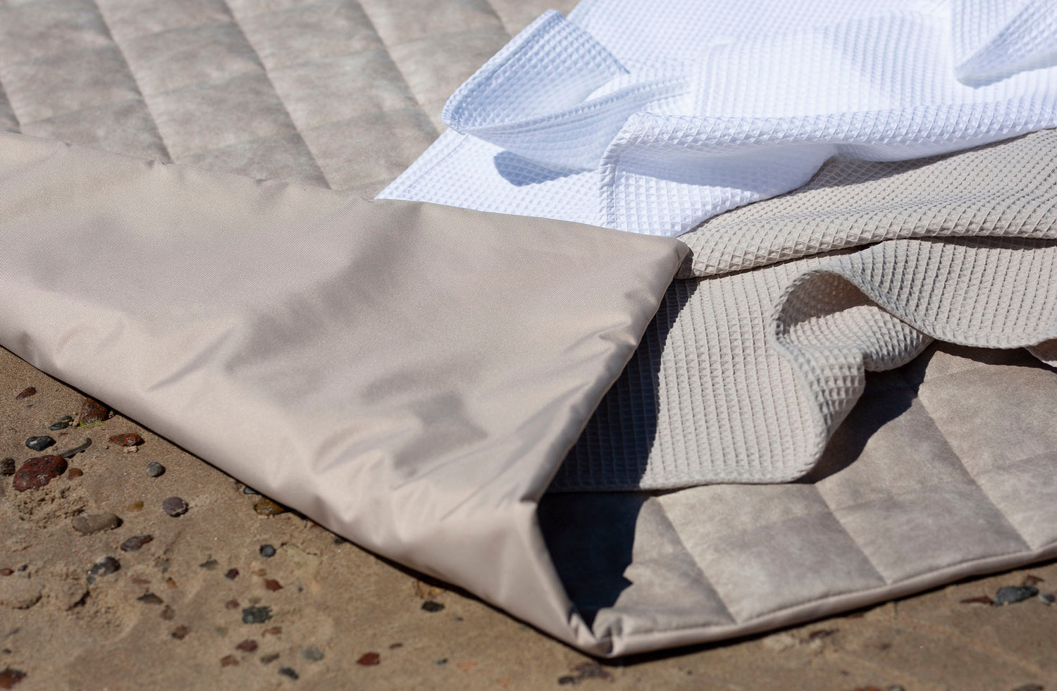 Dygsniuotas eko odos ir neperšlampančio audinio kilimėlis