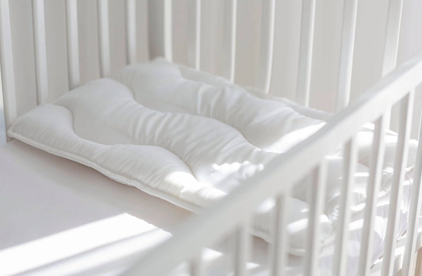 Plona hipoalerginė pagalvė kūdikiams ir vaikams "Bangos"