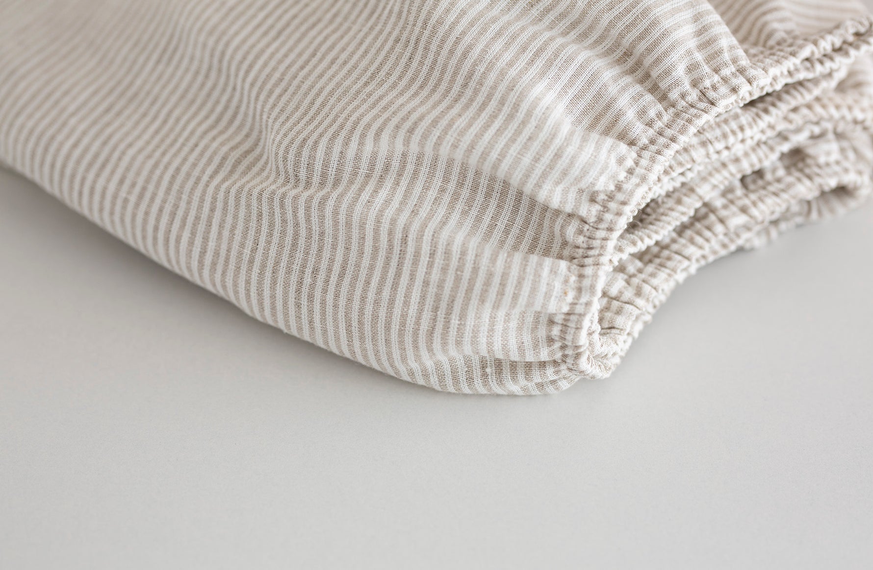 Premium 100% lino paklodė su guma vaikams "ALBA"