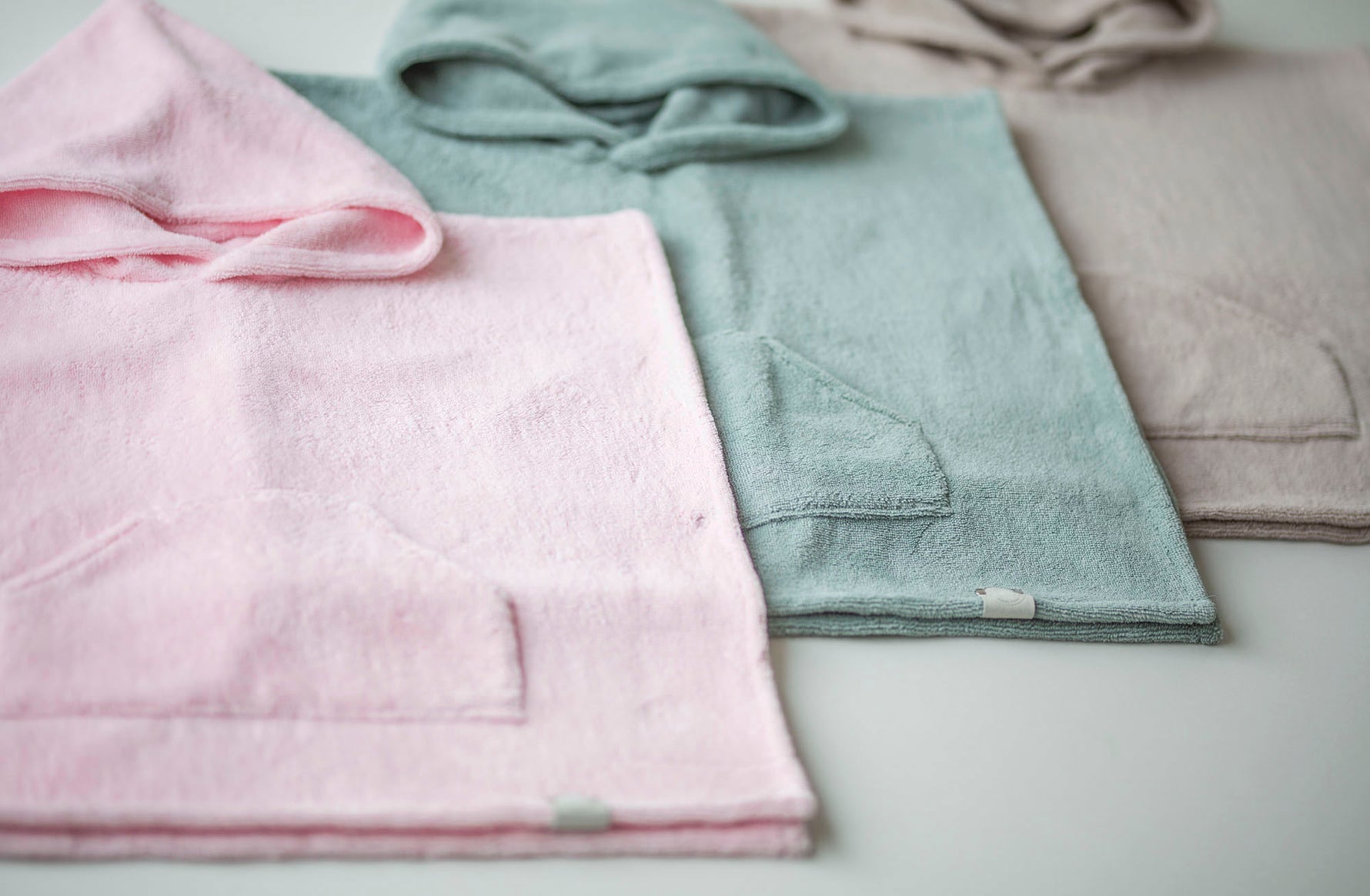 Vaikiškas pončas - rankšluostis su gobtuvu iš bambuko ir medvilnės