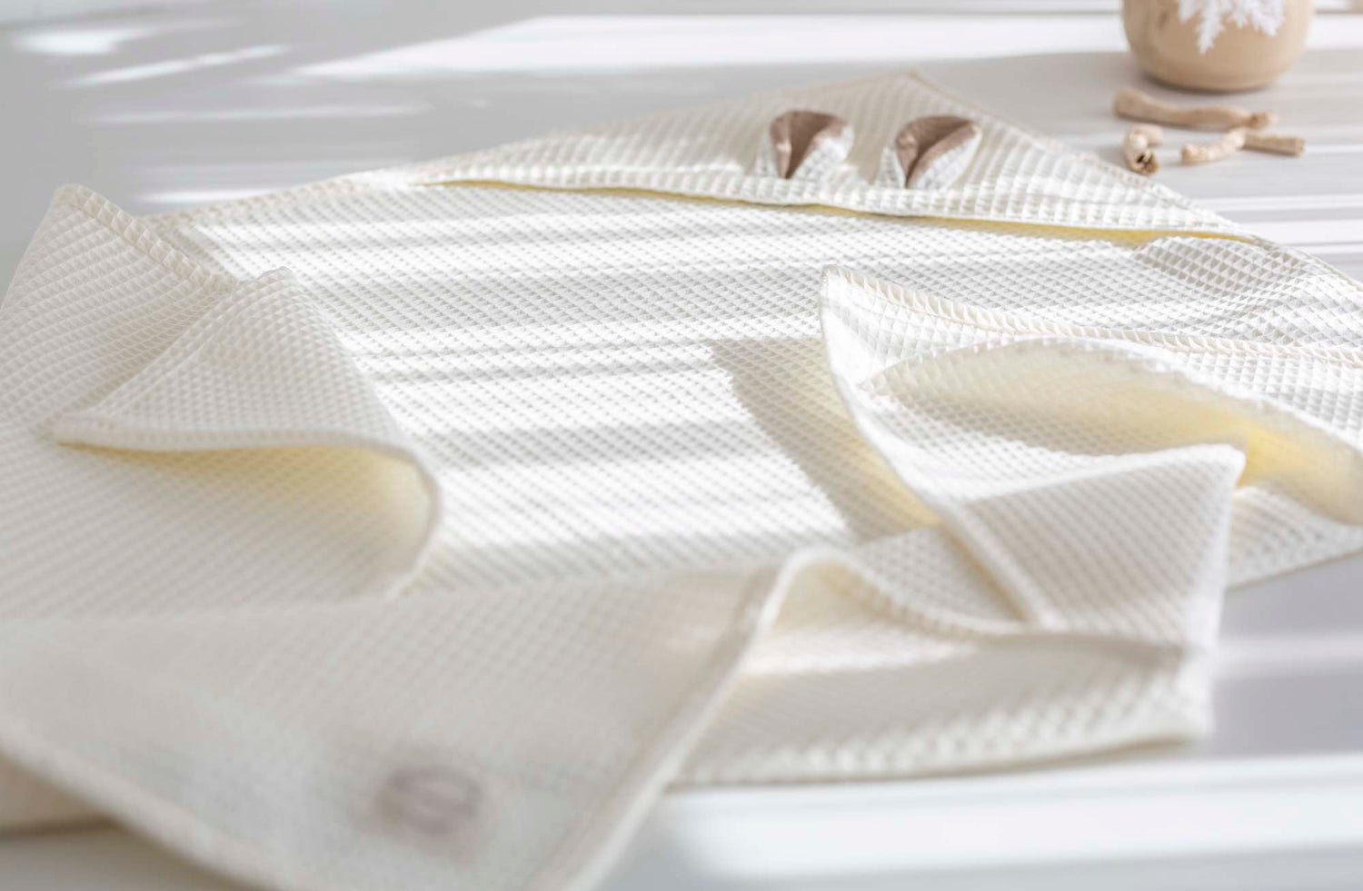 Vaflinis rankšluostis su gobtuvu ir ausytėmis