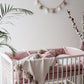 Kūdikio lovytės apsaugėlės "Pelenų rausvos su vaniliniais raišteliais"